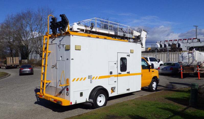 
								2015 Ford E-450 Super Duty full									