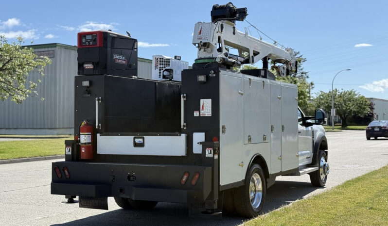 
								2023 Ford F-550 Super Duty full									