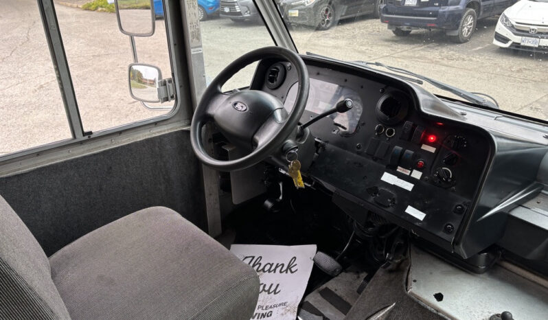 
								2012 Ford E-450 Super Duty full									