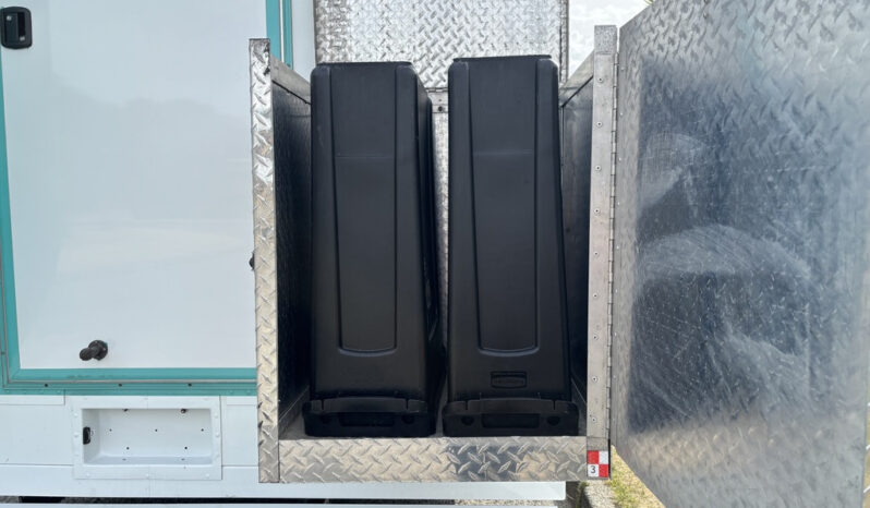 
								2020 Freightliner MT45 full									