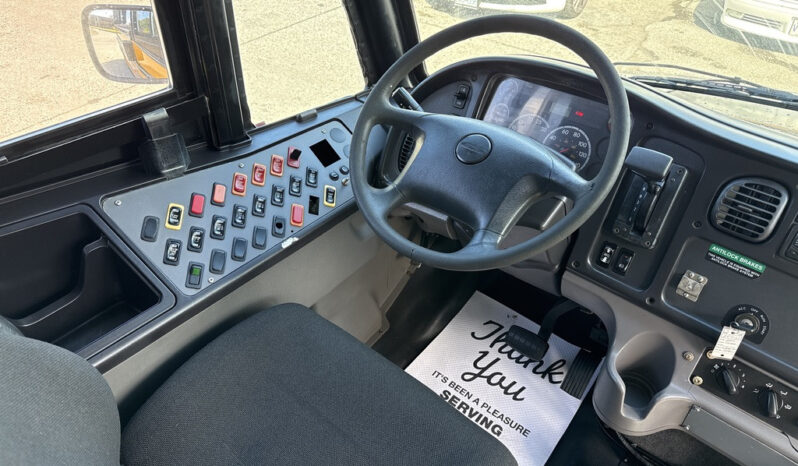 
								2011 Freightliner M2 106 full									