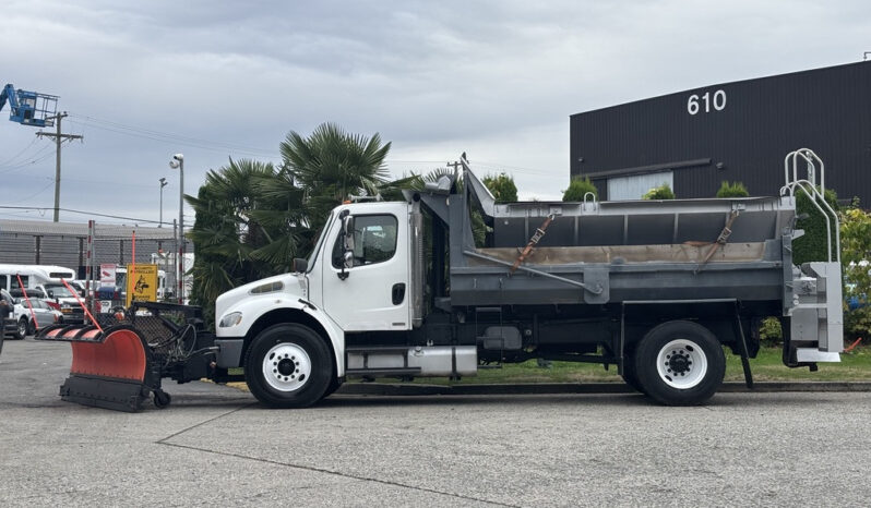 
								2006 Freightliner M2 106 full									