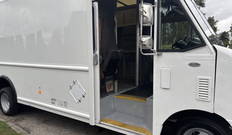 
								2011 Ford E-450 Super Duty full									