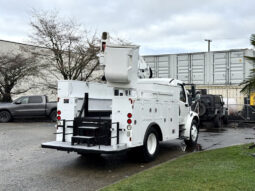 
										2005 Freightliner M2 106 full									