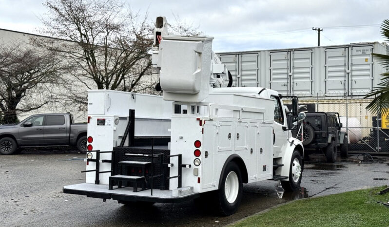 
								2005 Freightliner M2 106 full									