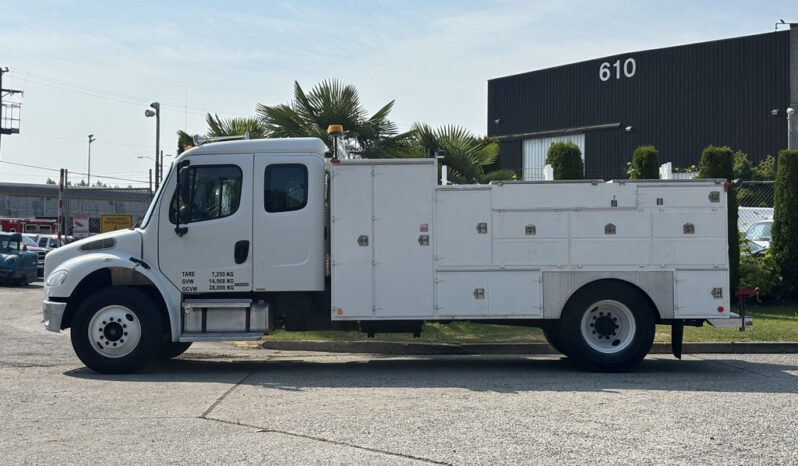 
								2004 Freightliner M2 106 full									