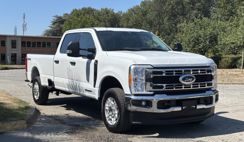 
								2023 Ford F-350 Super Duty full									