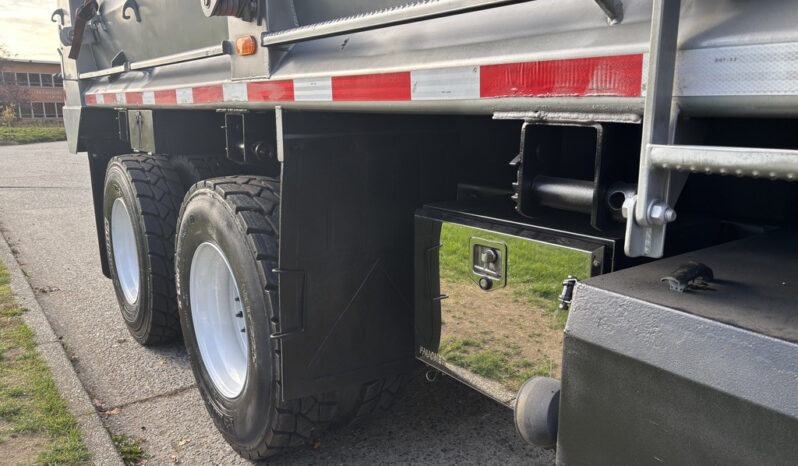 
								2013 Freightliner 114SD full									