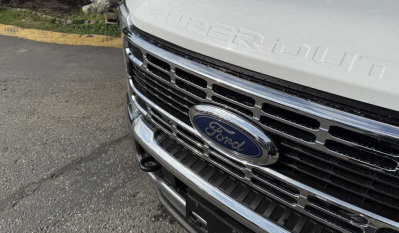 
								2023 Ford F-550 Super Duty full									
