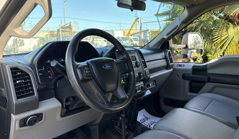 
								2017 Ford F-550 Super Duty full									
