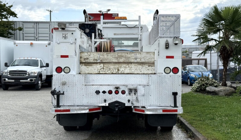 
								2005 Freightliner M2 106 full									