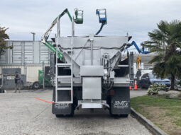 
										2006 Freightliner M2 106 full									