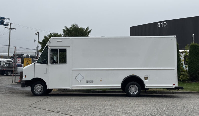 
								2012 Ford E-450 Super Duty full									