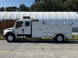 
										2004 Freightliner M2 106 full									