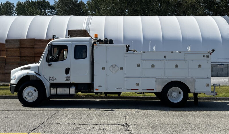 
								2004 Freightliner M2 106 full									