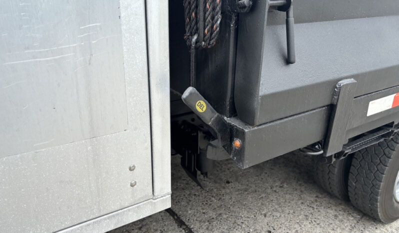 
								2015 Mitsubishi Fuso full									