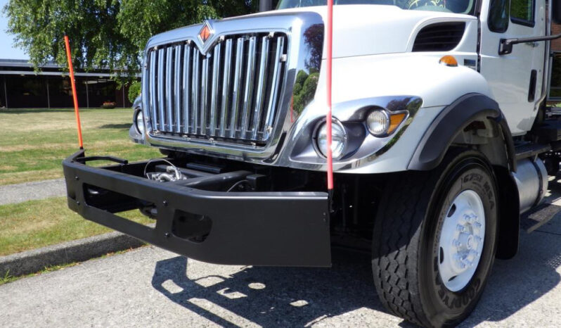 
								2013 International 7400 full									