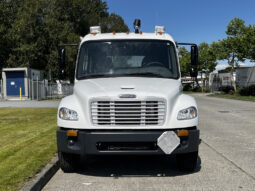 
										2004 Freightliner M2 106 full									