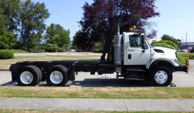 
								2013 International 7400 full									