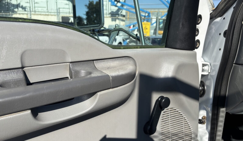 
								2004 Ford F750 full									