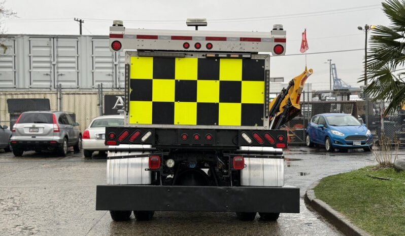 
								2016 Freightliner 108SD full									
