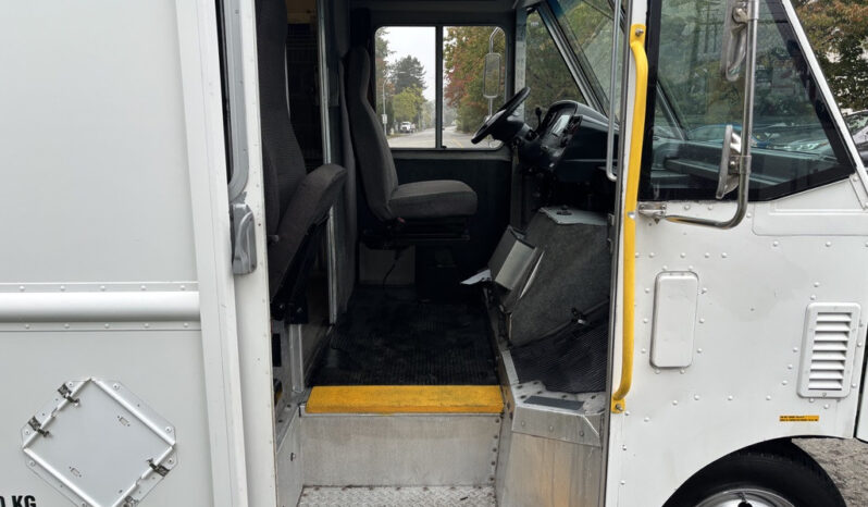 
								2012 Ford E-450 Super Duty full									