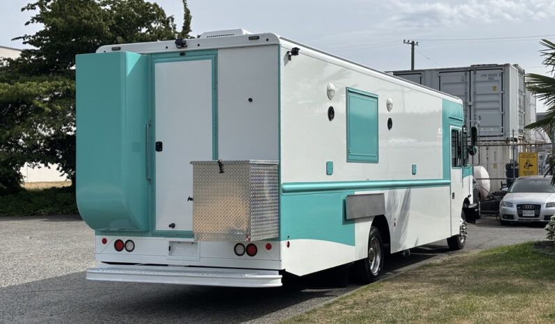 
								2020 Freightliner MT45 full									