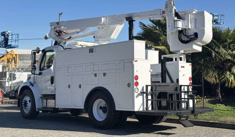 
								2005 Freightliner M2 106 full									