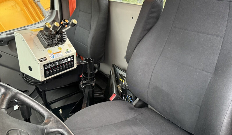 
								2016 Freightliner 108SD full									
