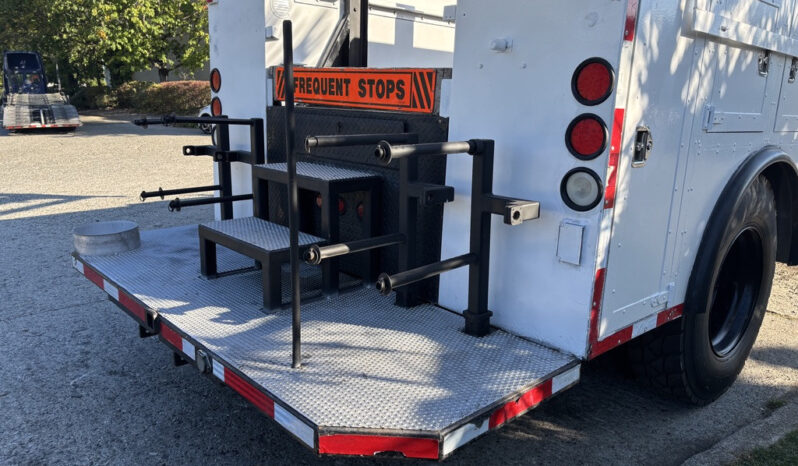 
								2006 Freightliner M2 106 full									