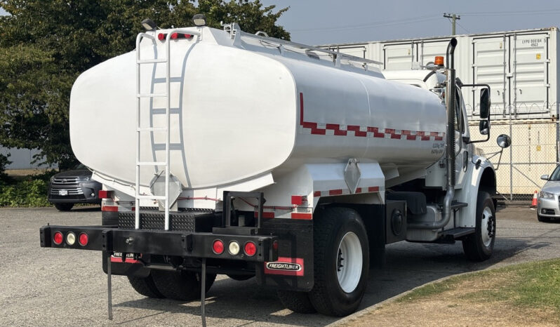 
								2010 Freightliner M2 106 full									