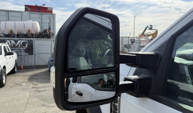 
								2023 Ford F-550 Super Duty full									