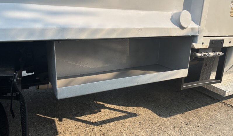 
								2009 Ford F-550 full									