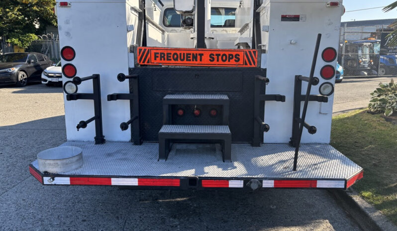 
								2006 Freightliner M2 106 full									