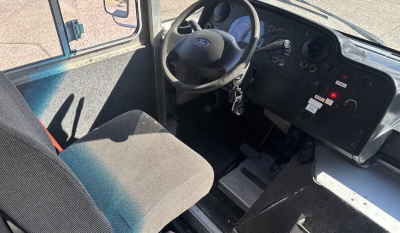 
								2012 Ford E-450 Super Duty full									