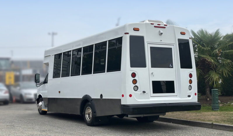 
								2020 Chevrolet Express 4500 full									