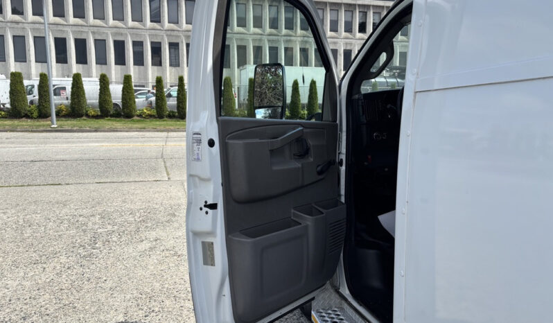 
								2020 Chevrolet Express 4500 full									