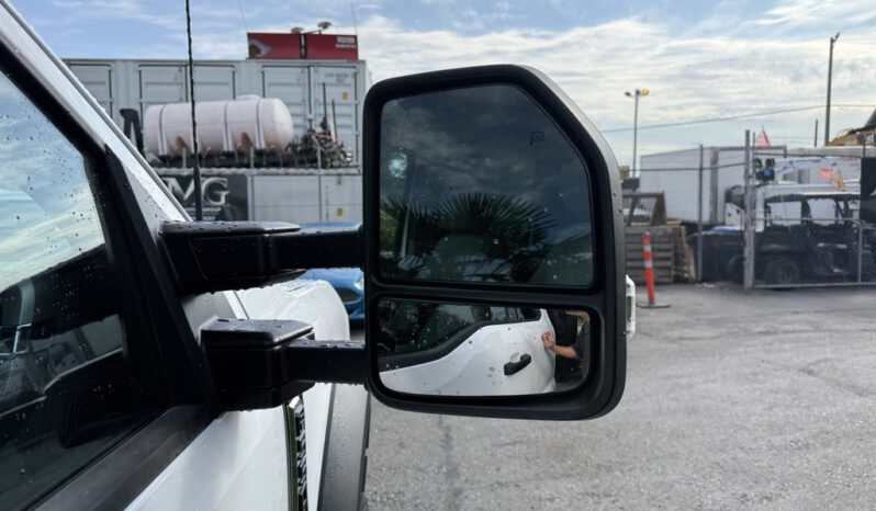 
								2023 Ford F-550 Super Duty full									