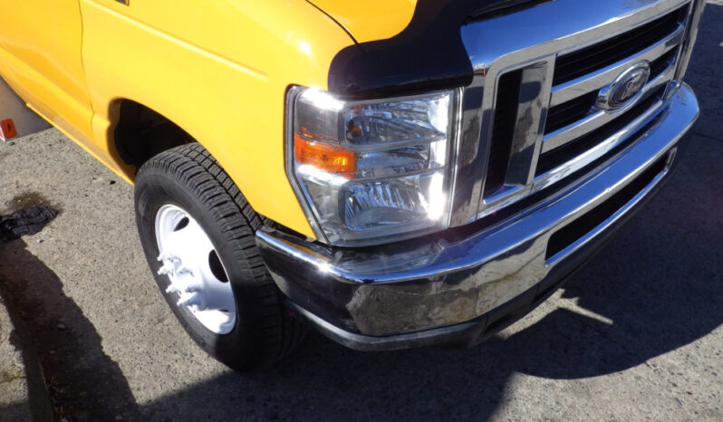 
								2015 Ford E-450 Super Duty full									