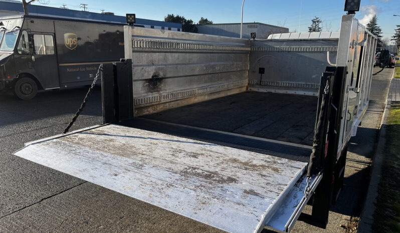
								2014 Mitsubishi Fuso full									