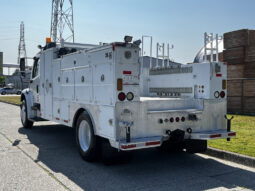 
										2004 Freightliner M2 106 full									