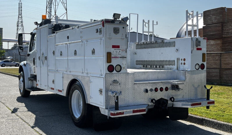 
								2004 Freightliner M2 106 full									