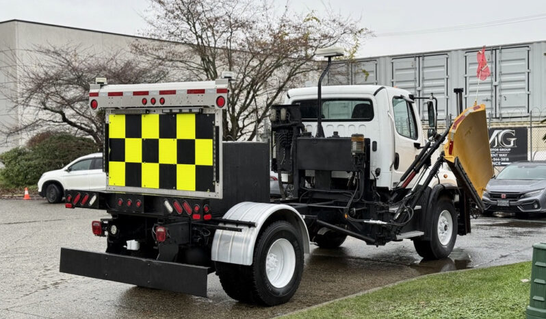 
								2016 Freightliner 108SD full									