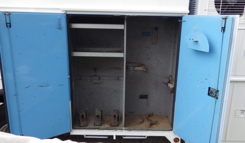 
								2006 Freightliner M2 106 full									