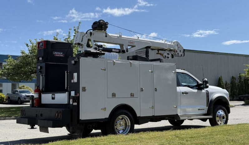 
								2023 Ford F-550 Super Duty full									
