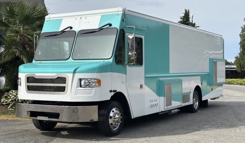 
								2020 Freightliner MT45 full									