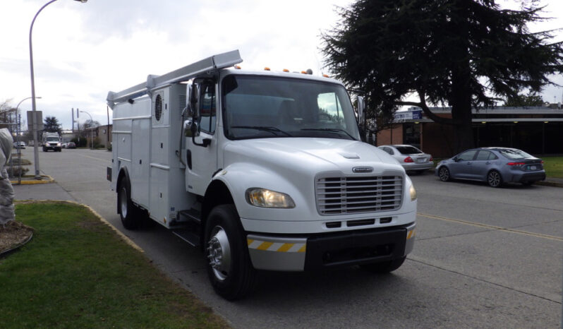
								2006 Freightliner M2 106 full									