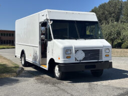 
										2011 Ford E-450 Super Duty full									