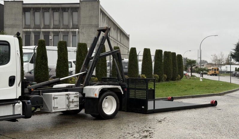 
								2019 Freightliner M2 106 full									