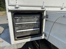 
										2004 Freightliner M2 106 full									